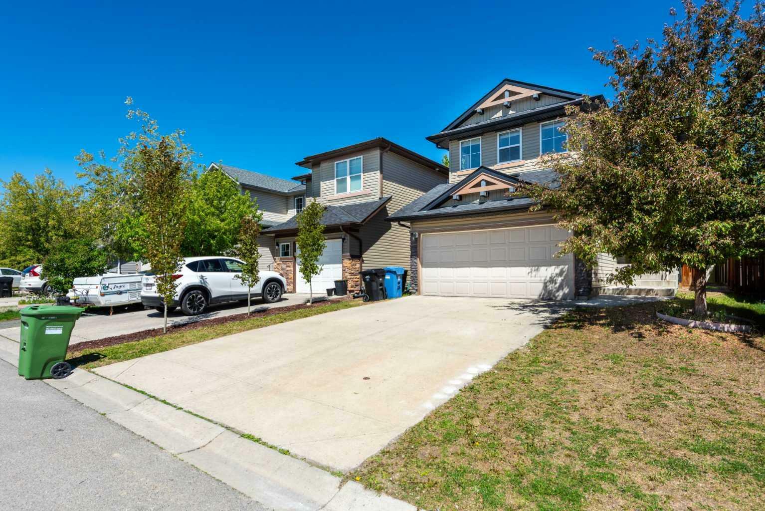 Property Photo:  157 Everoak Gardens SW  AB T2Y 0C6 