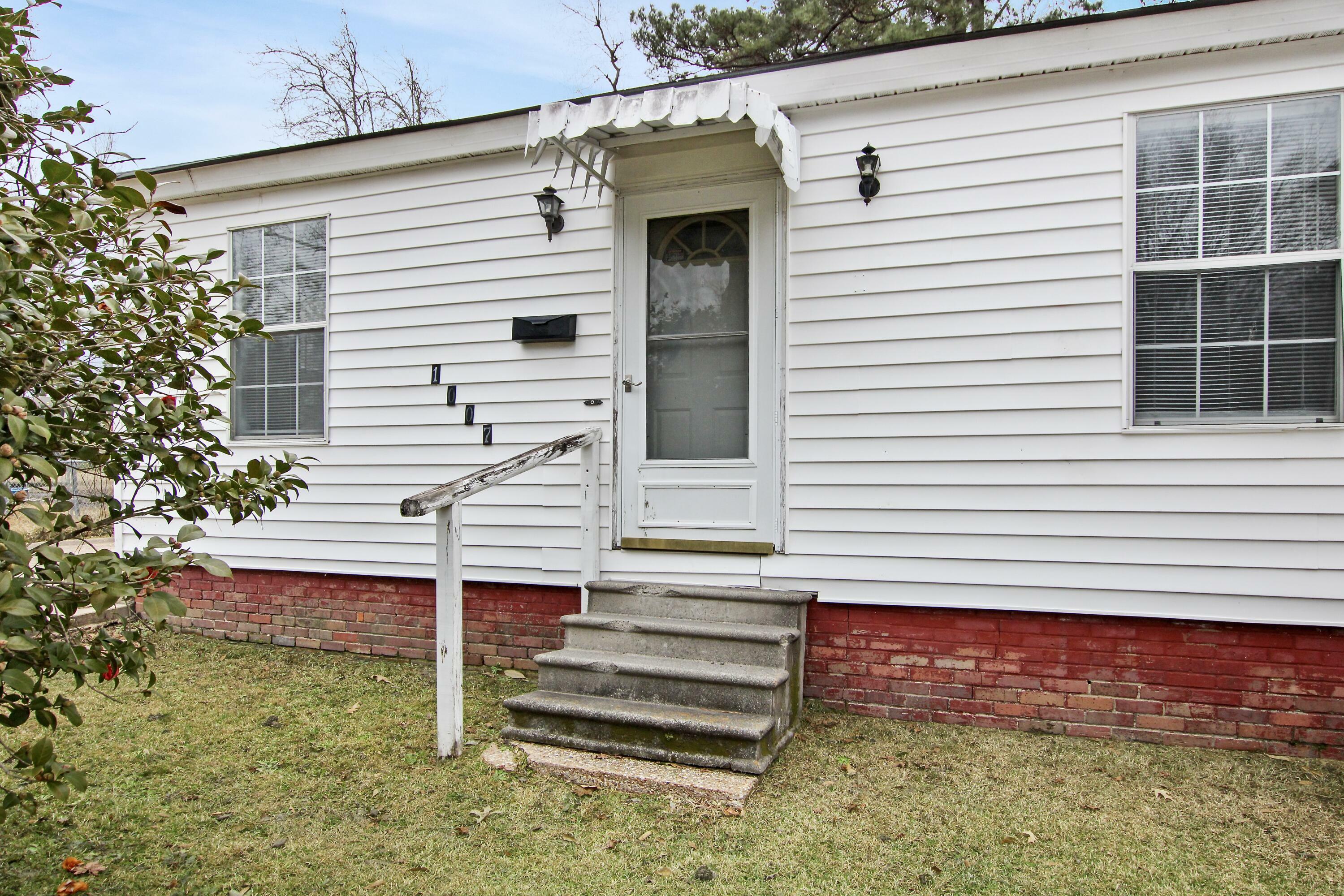 Property Photo: 1007 Pinckney Ave. LA 71446