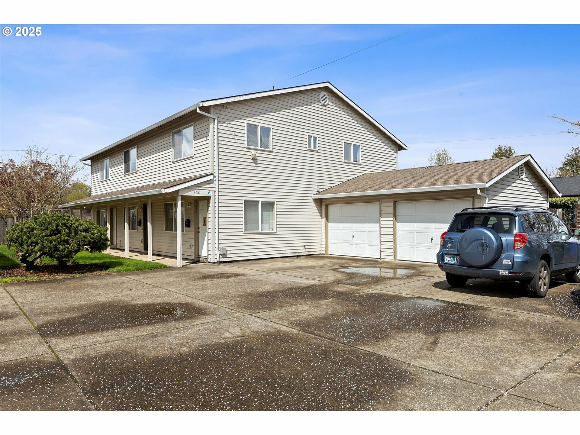 Property Photo: 420 W Gloucester St OR 97027