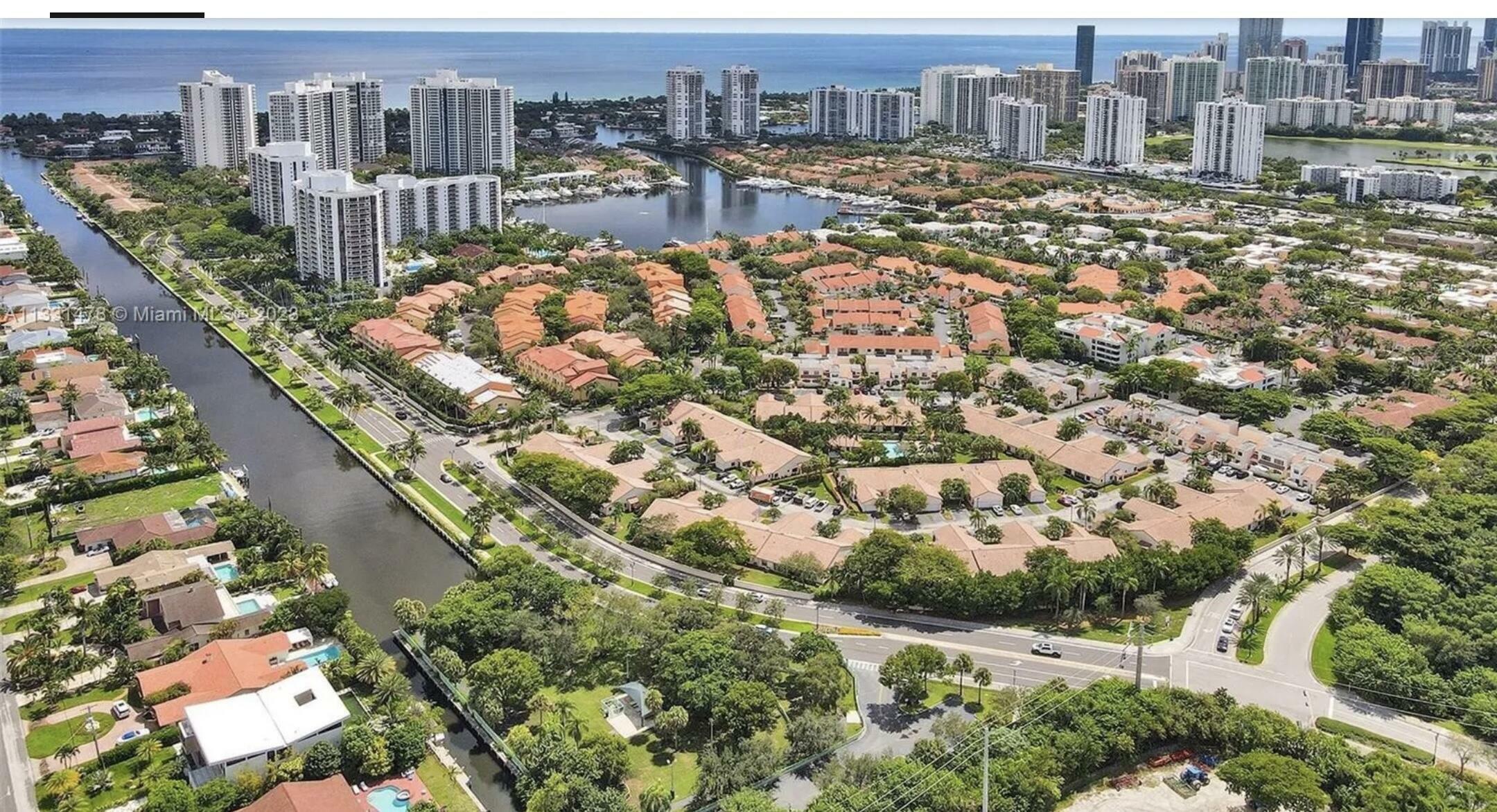 Property Photo: 21236 Harbor Way 271-27 FL 33180