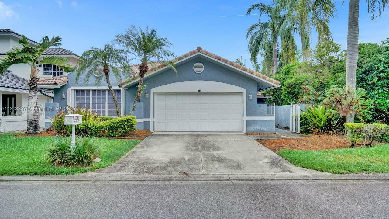 Property Photo: 2092 Island Cir FL 33326