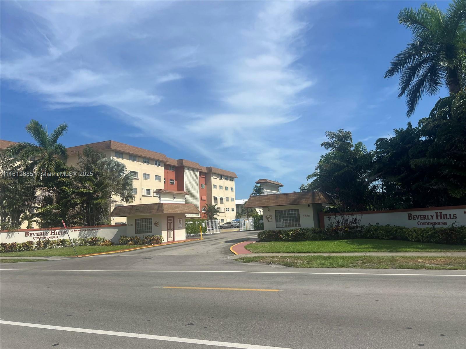 Property Photo: 5300 Washington St C211 FL 33021