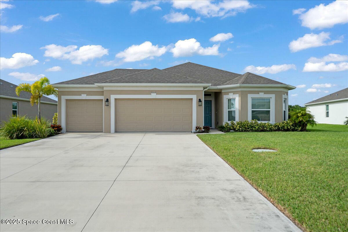 Property Photo: 8342 Laguna Circle FL 32976