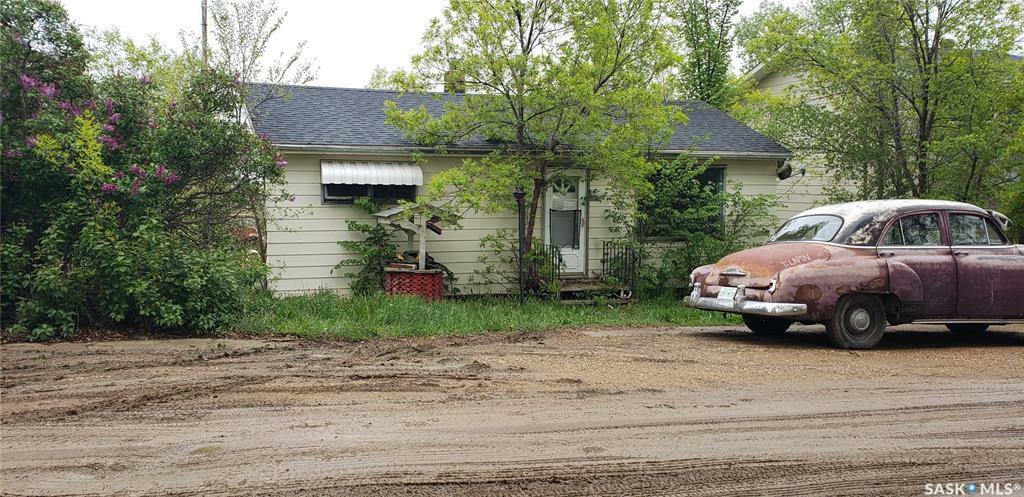 Property Photo: 211 2nd Street E SK S0H 2K0