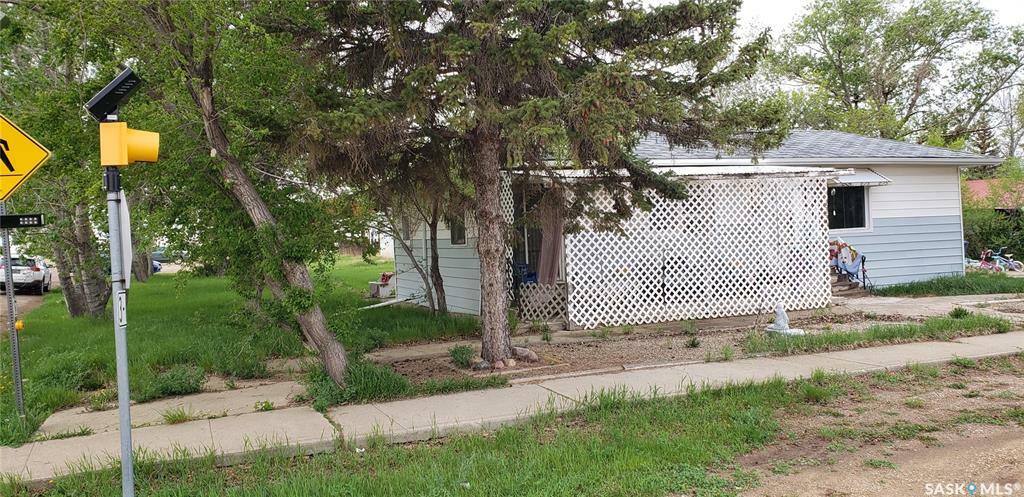 Property Photo: 324 2nd Street W SK S0H 2K0