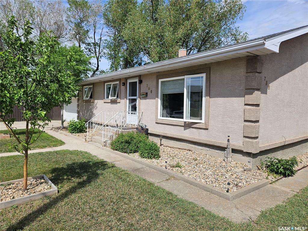 780 Keith Street  Moose Jaw SK S6H 5R2 photo