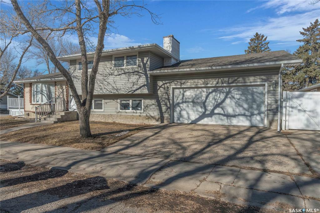 Property Photo: 2 Lloyd Bay SK S4R 5T6