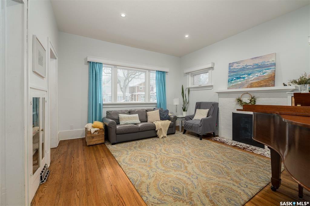 Property Photo: 318 9th Street E SK S7N 0A6