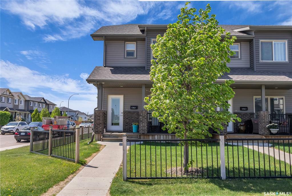 Property Photo:  176 Rosewood Gate N  SK S7V 0J1 