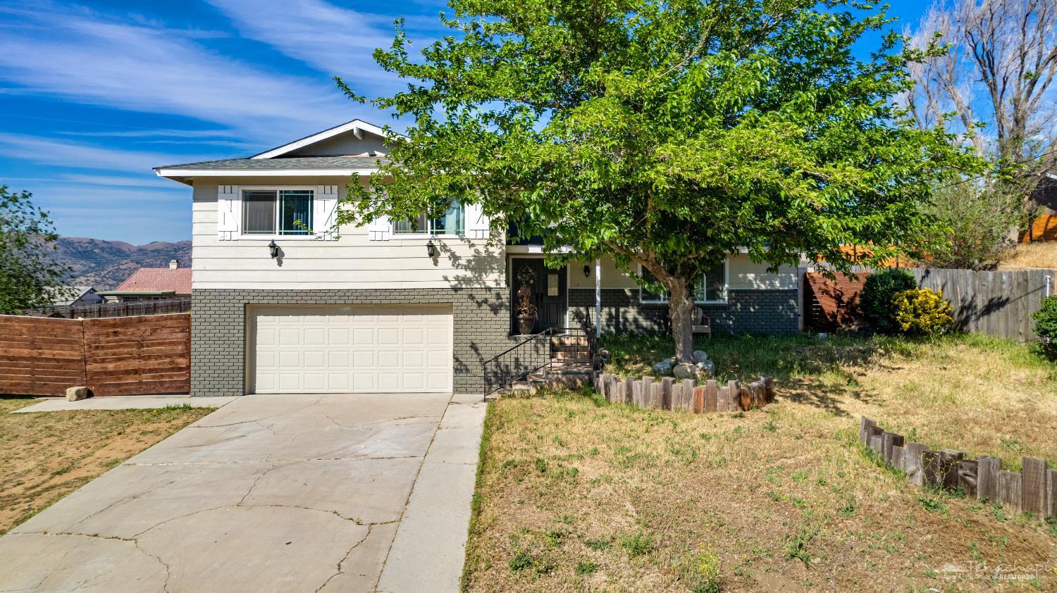 22150 Buena Vista Street  Tehachapi CA 93561 photo