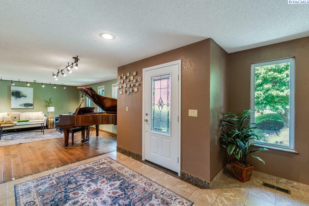 Property Photo: 3812 W Wernett WA 99301