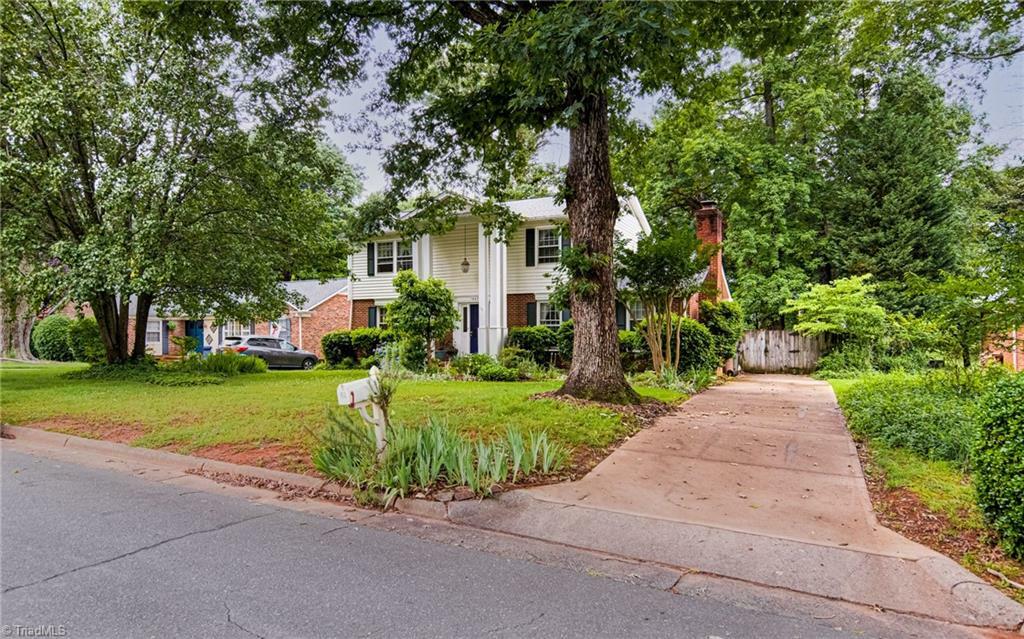 Property Photo: 1007 Elderwood Place NC 27410