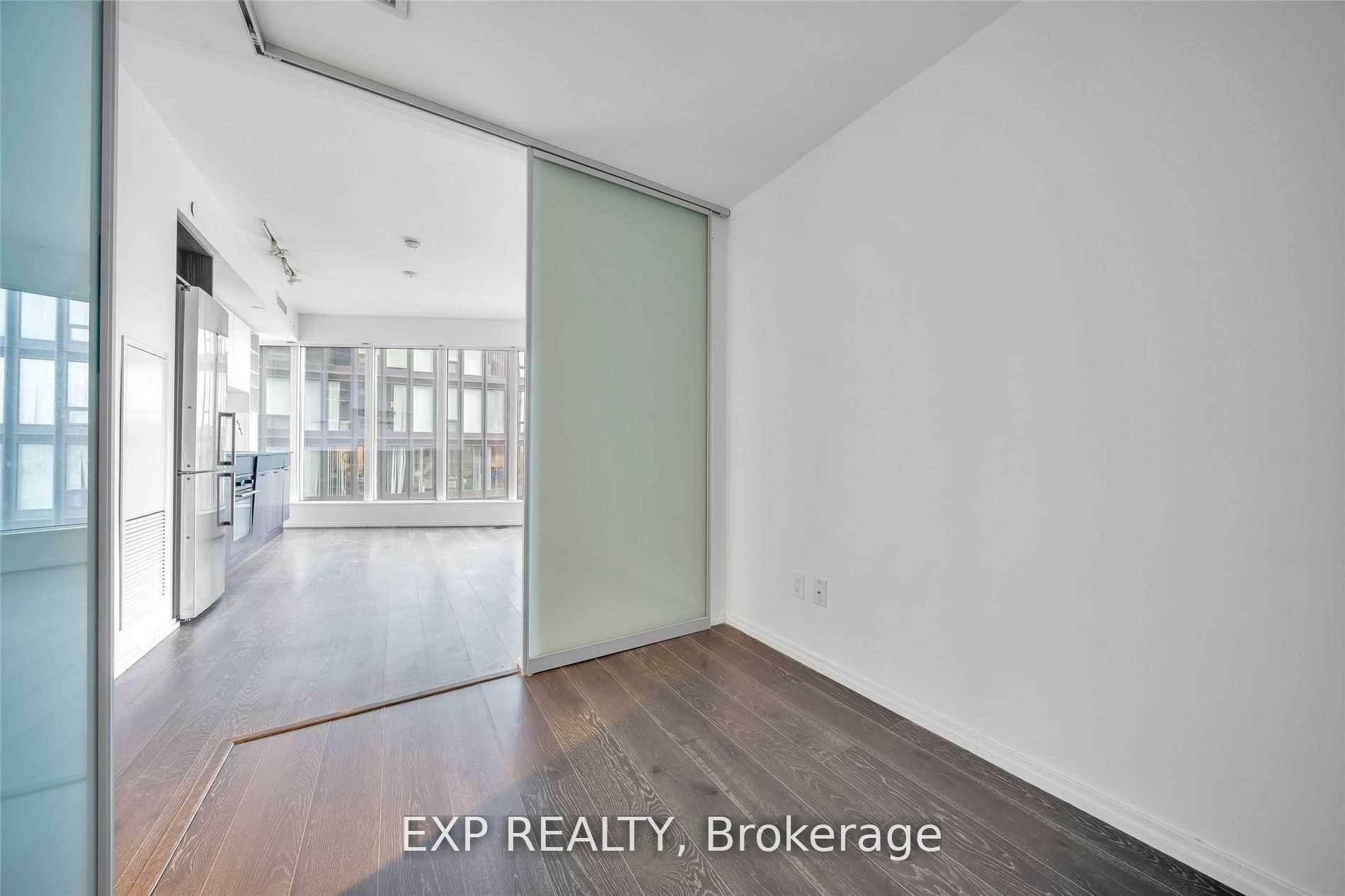 Property Photo: 68 Shuter Street 2108 ON M5B 1B4