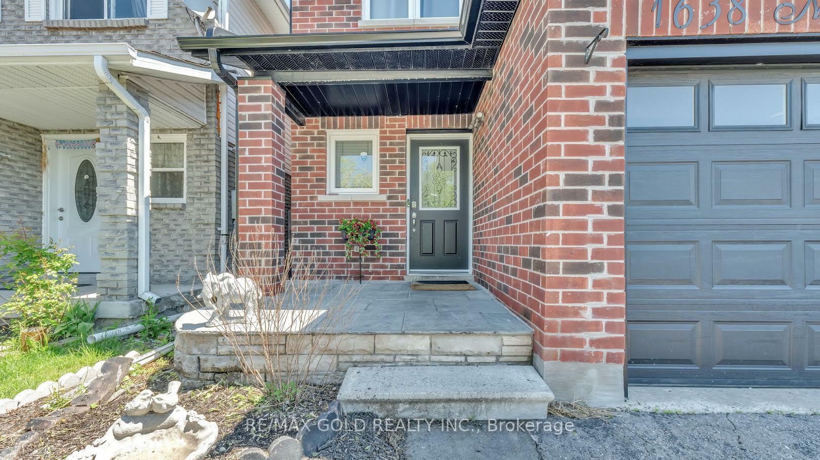 Property Photo: 1638 Norwill Crescent ON L1G 7V2