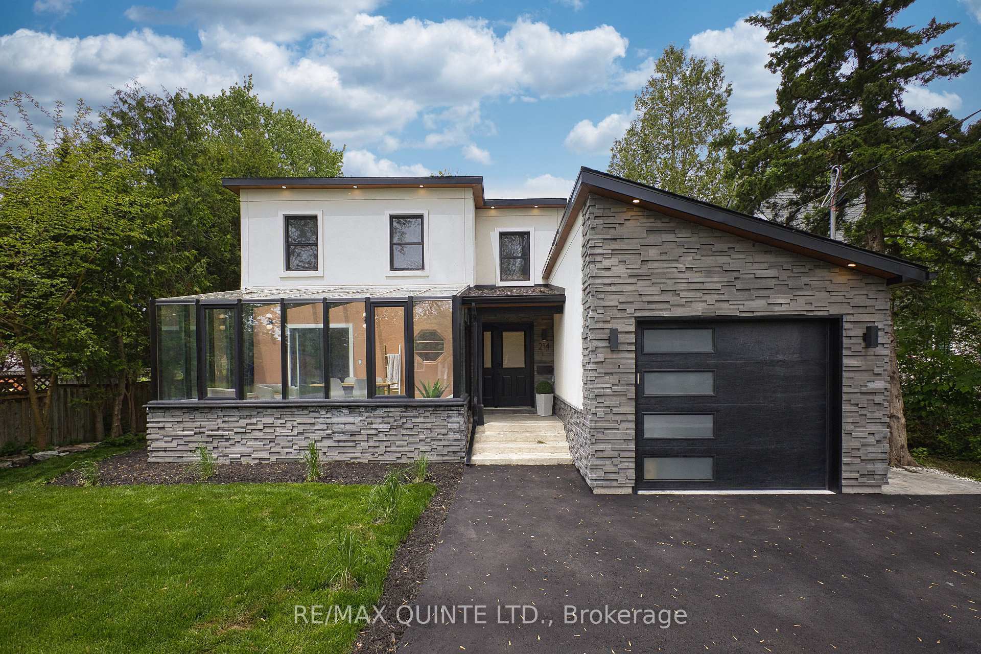 Property Photo: 214 Victoria Avenue ON K8N 2C3