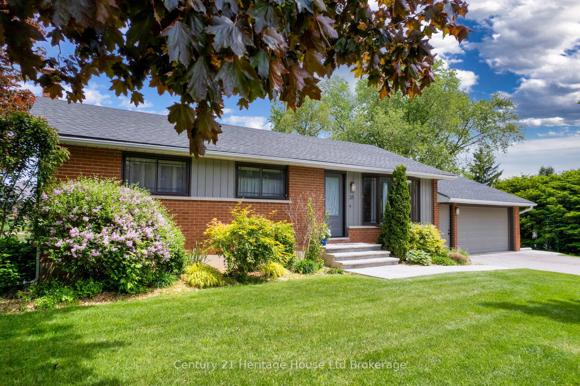 Property Photo: 35 Tanager Drive ON N4G 1B1