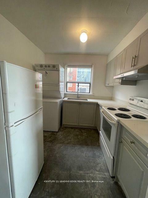Photo de la propriété: 1516 Eglinton Avenue W Apt 1 ON M6E 2G8
