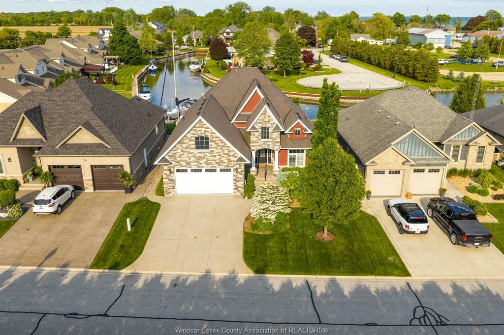 Photo de la propriété: 33 Montego Bay Crescent ON N9Y 4E7