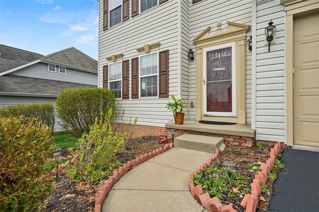Property Photo: 5834 Windsor Ct PA 15057
