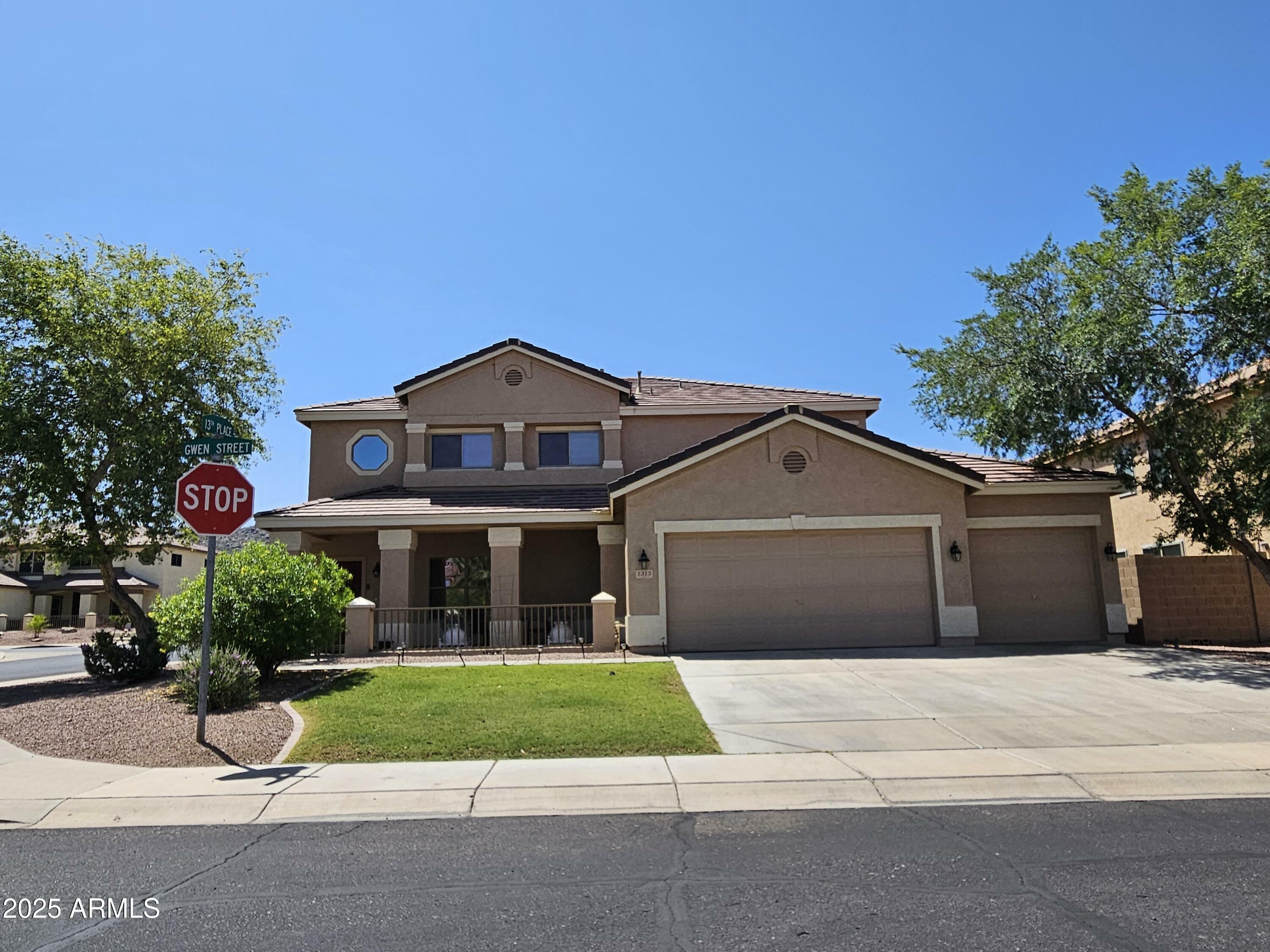 Property Photo: 1313 E Gwen Street AZ 85042