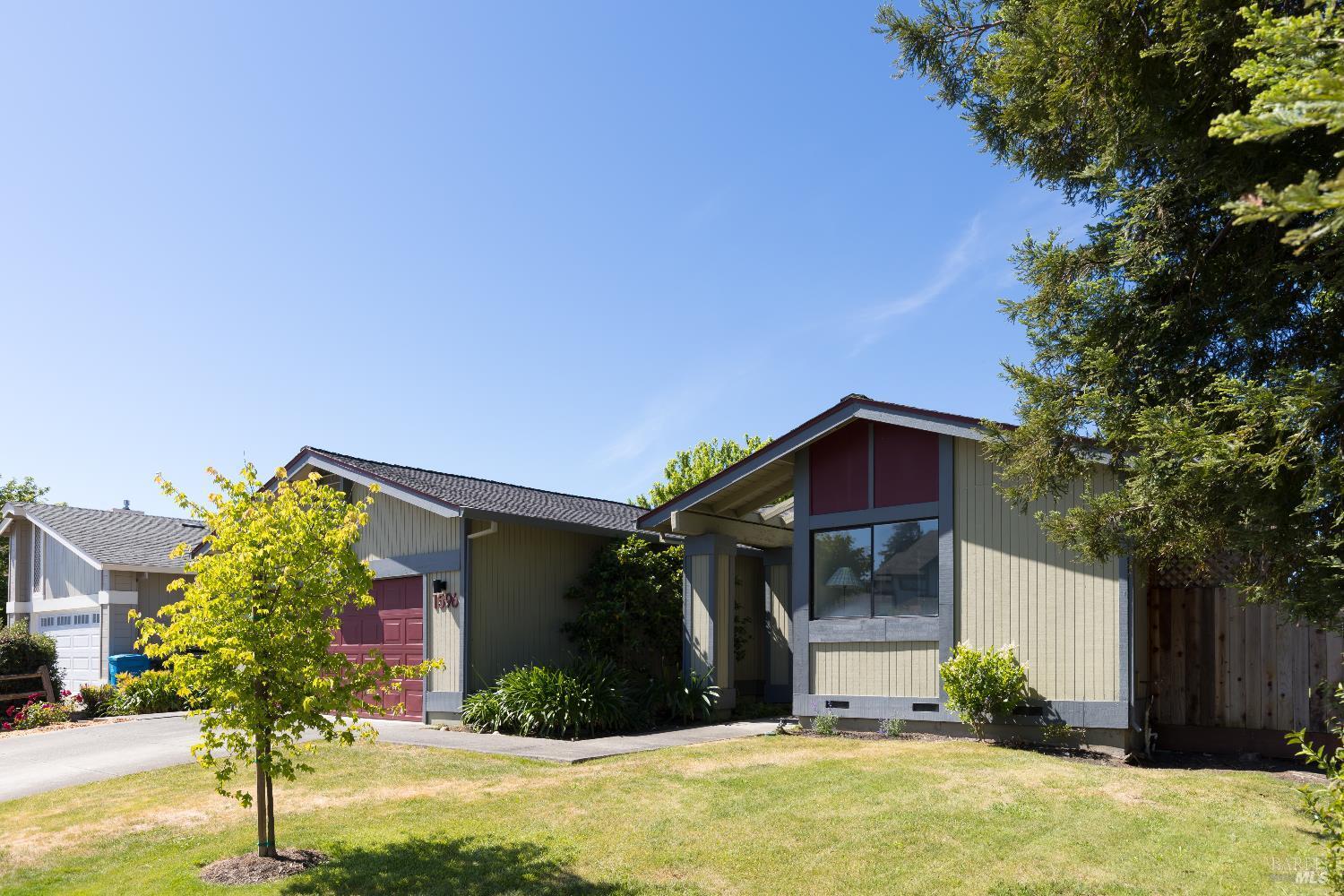 Property Photo:  1596 Cerro Sonoma Circle  CA 94954 