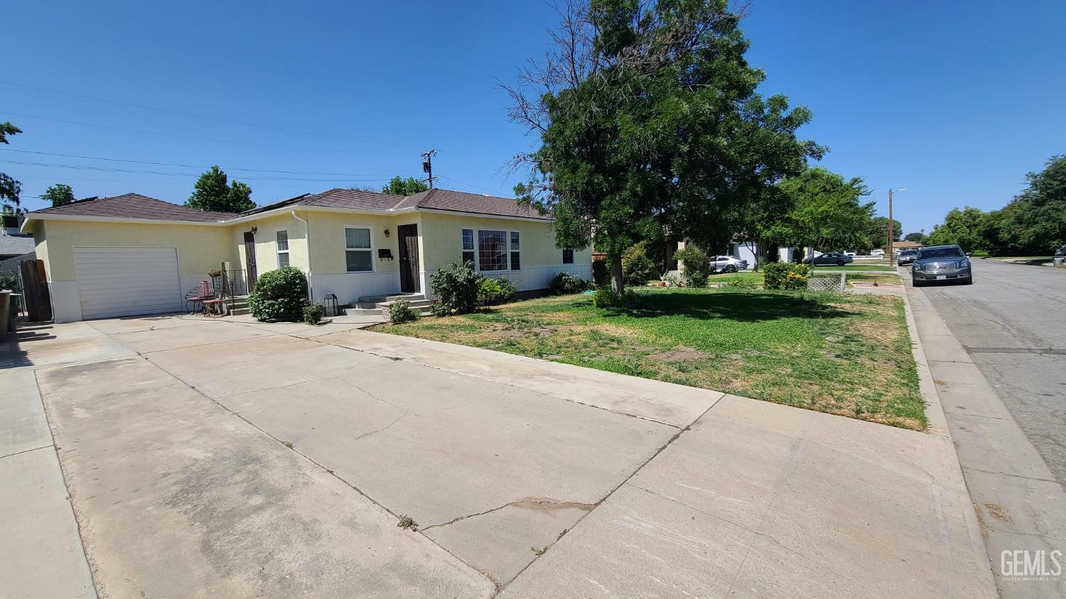 Property Photo: 2617 4th Street CA 93304