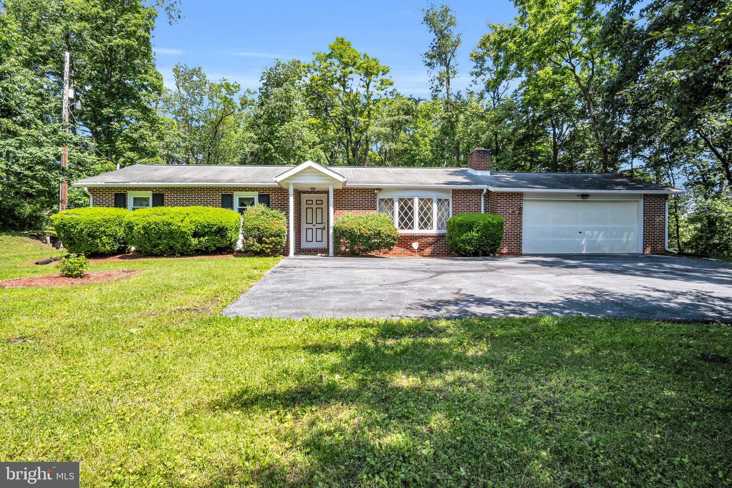 Property Photo:  31 Hunters Valley Road  PA 17045 