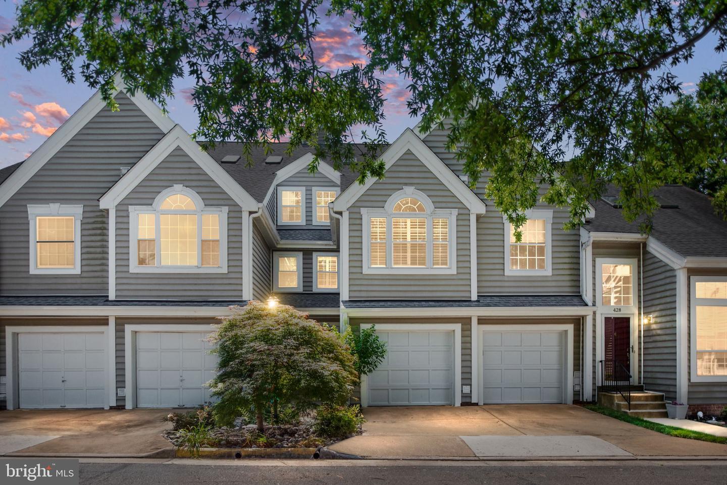 Property Photo: 426 Fortress Way VA 22125