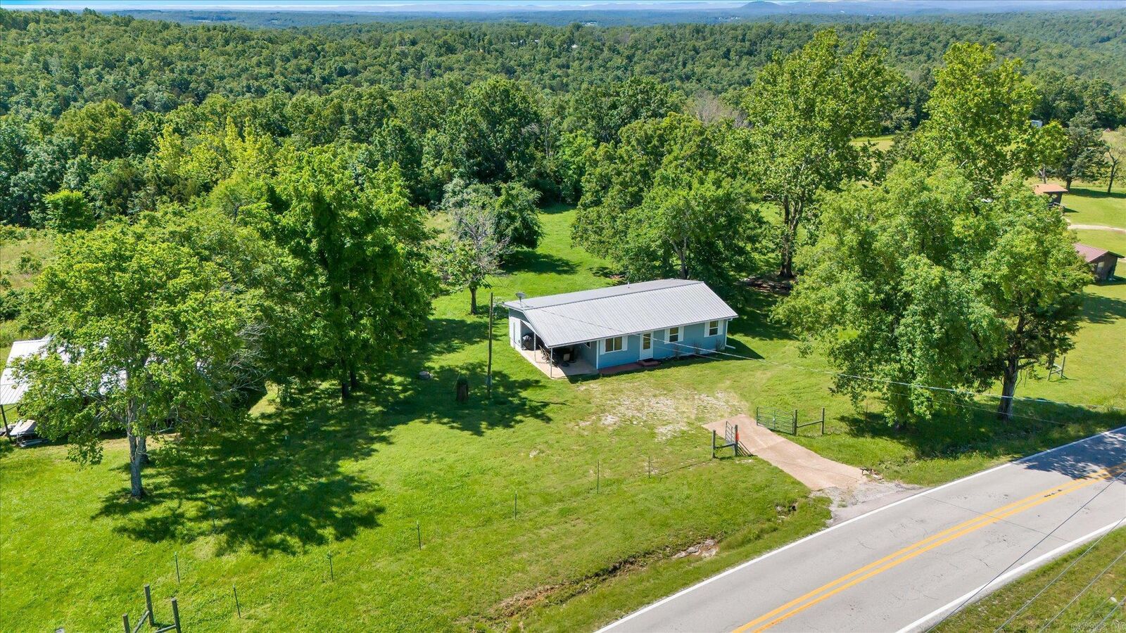 Property Photo: 6052 Oakland Road AR 72661