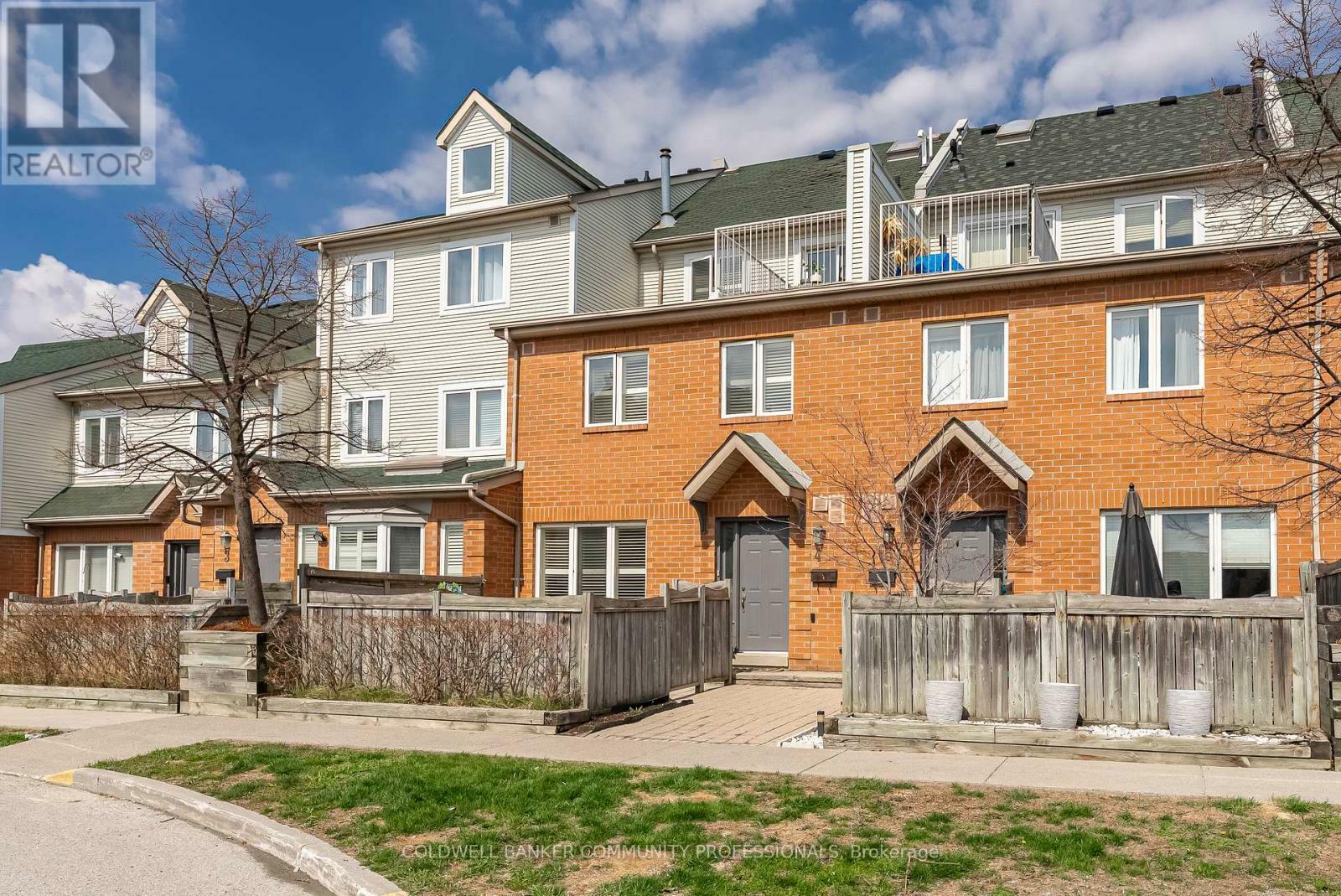 Property Photo:  1241 Parkwest Place 4  ON L5E 3J3 