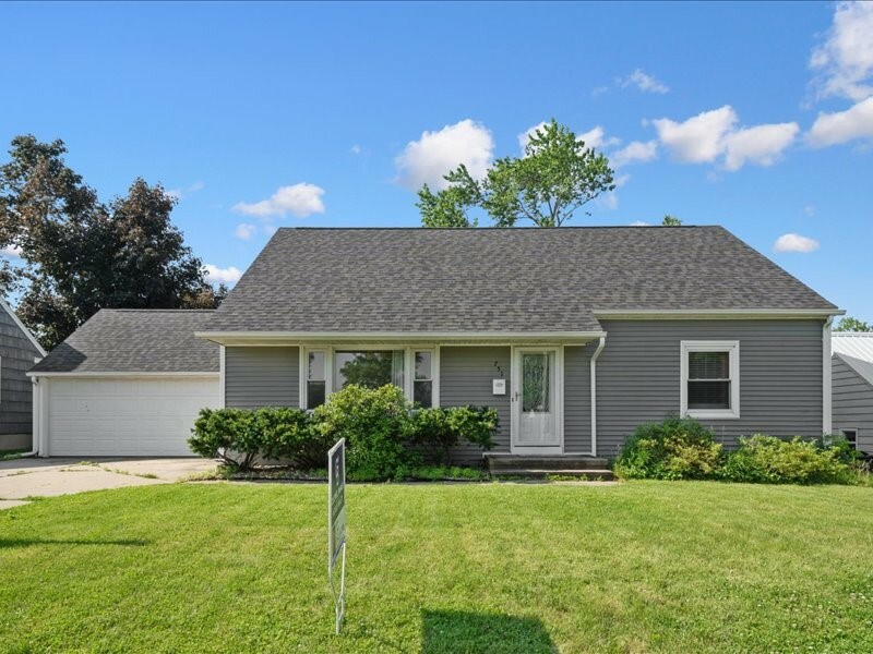 Property Photo: 751 30th Street NE IA 52402