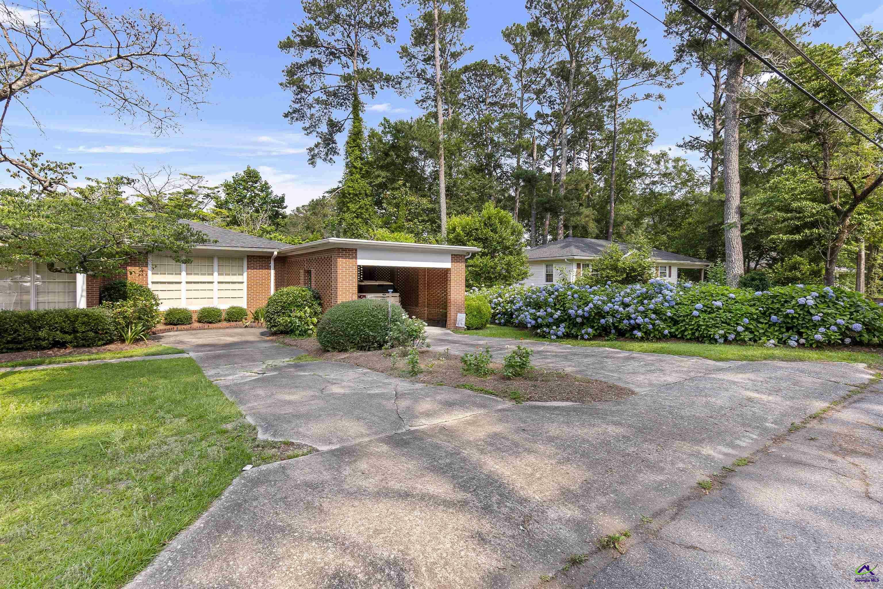 Property Photo: 518 College Street GA 31063
