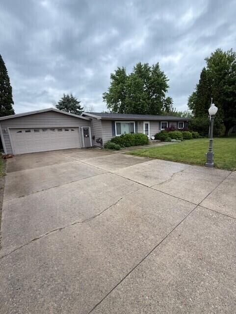 Property Photo:  409 Arthur Drive  IA 50236 