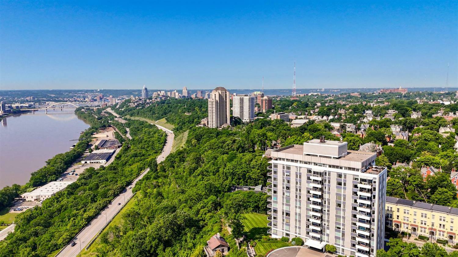 Property Photo: 2401 Ingleside Avenue OH 45206