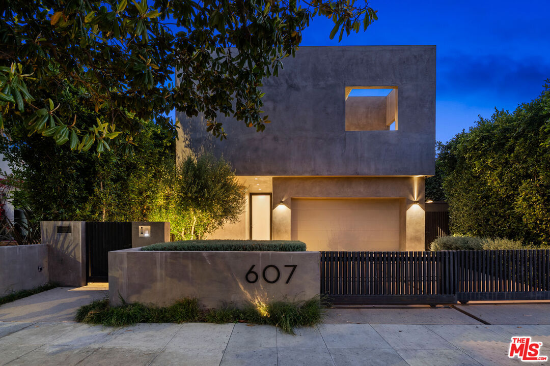 Property Photo: 607 N Alta Vista Blvd CA 90036