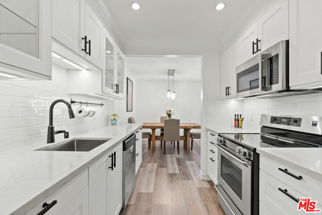 Property Photo: 4637 Willis Ave CA 91403