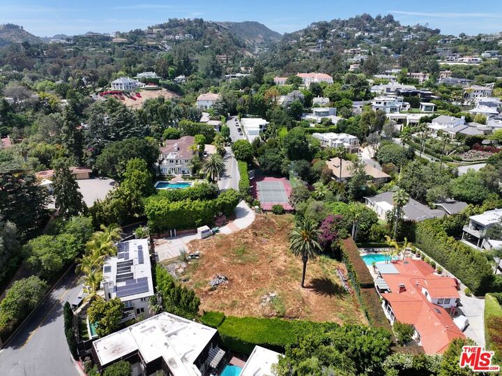 Property Photo:  1120 Summit Dr  CA 90210 