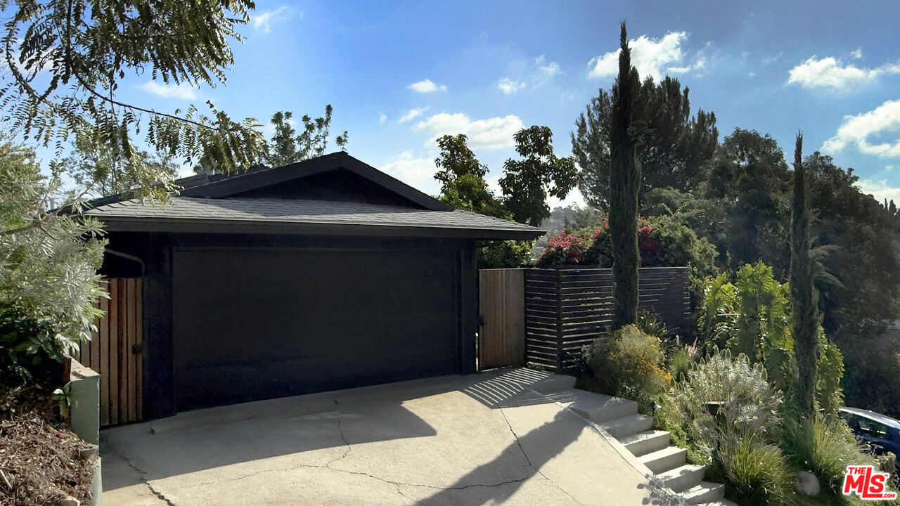 Property Photo: 1407 Randall Ct CA 90065
