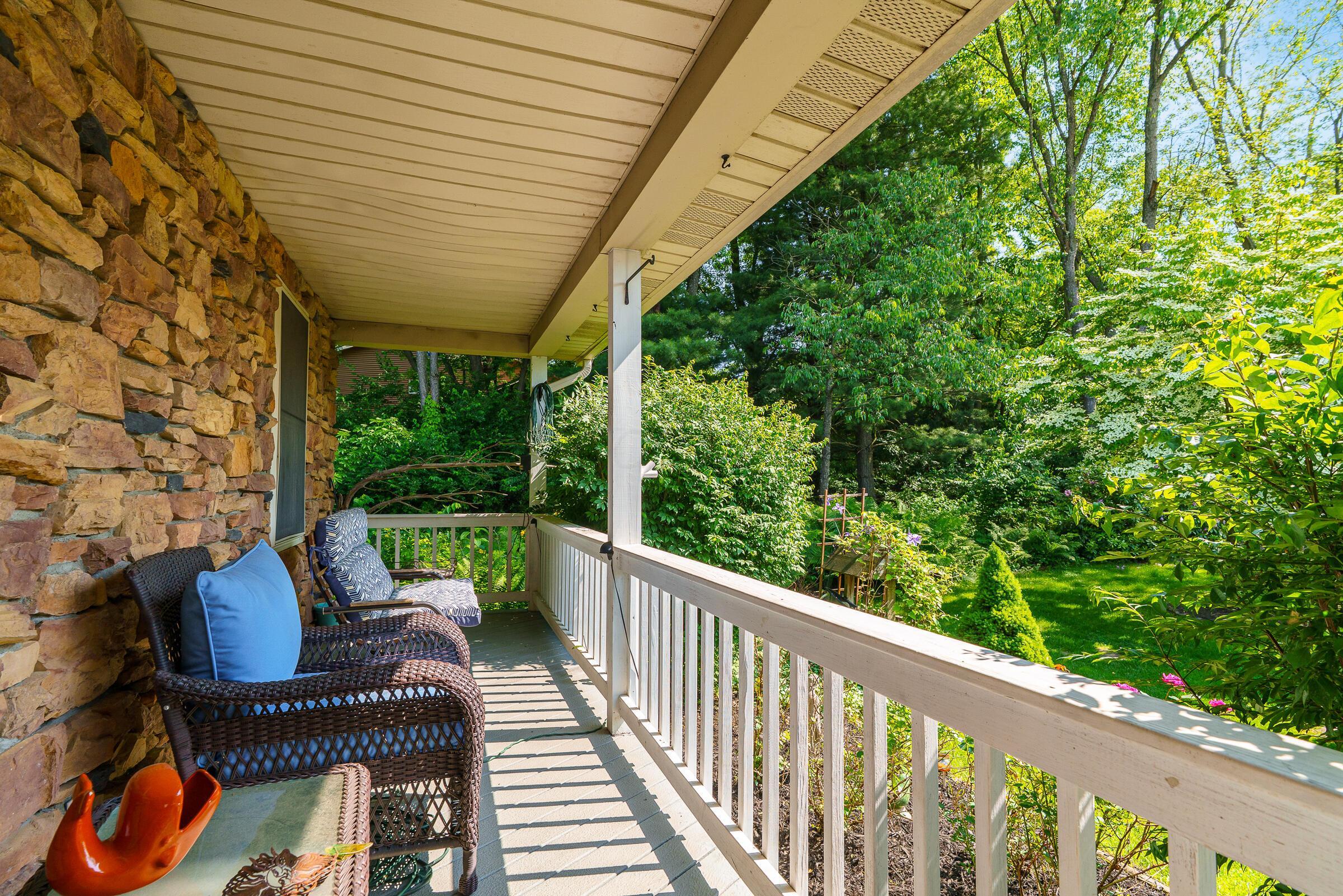 Property Photo: 1708 Apple Valley Drive OH 43028