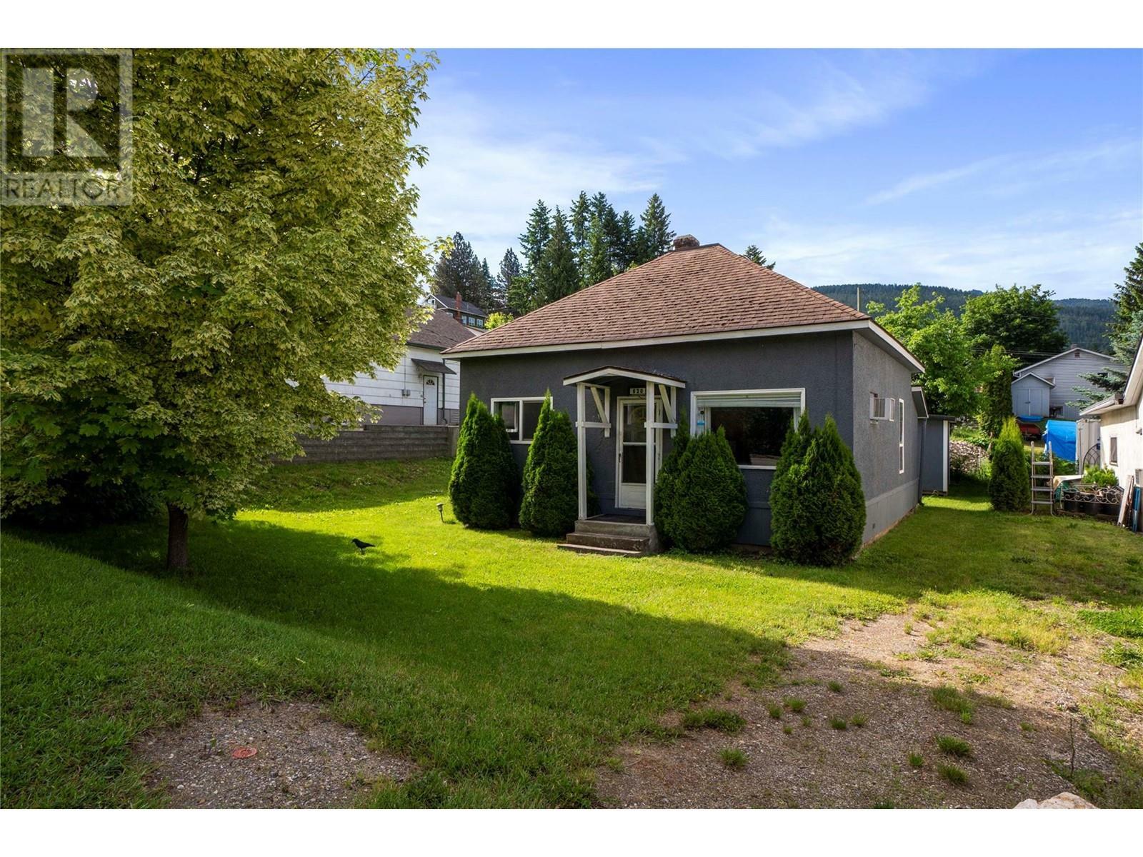 Property Photo: 630 Okanagan SE Avenue BC V1E 1G7