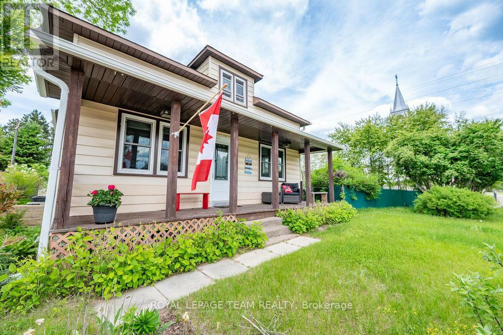 Property Photo: 1009 Lake Street ON K0J 2J0