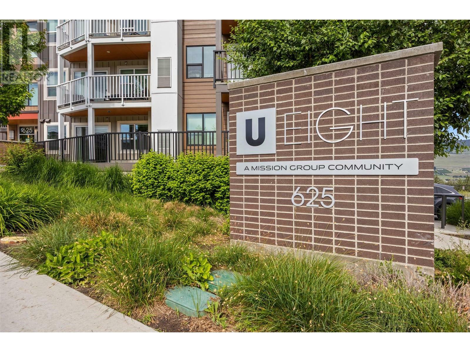 Property Photo: 625 Academy Way 103 BC V1V 0E3