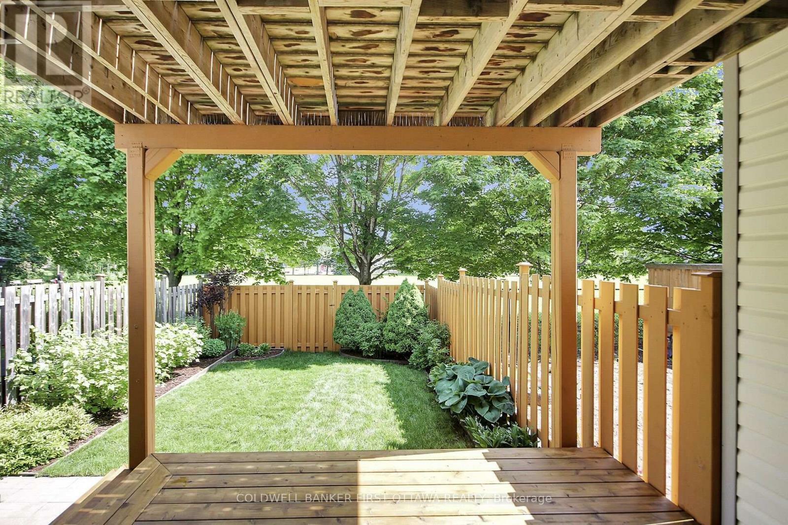 Property Photo: 41 Tobermory Crescent ON K2K 2S2