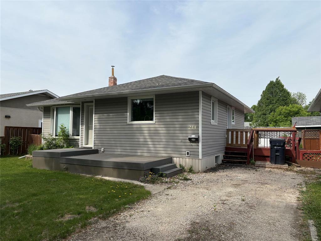 Property Photo: 214 6th Avenue Southeast MB R7N 2C9