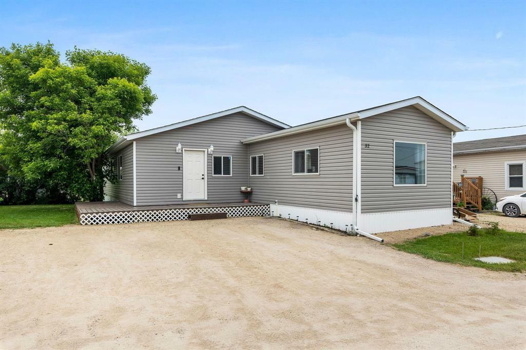 Property Photo: 32 Cottonwood Trailer Court MB R0A 0R0
