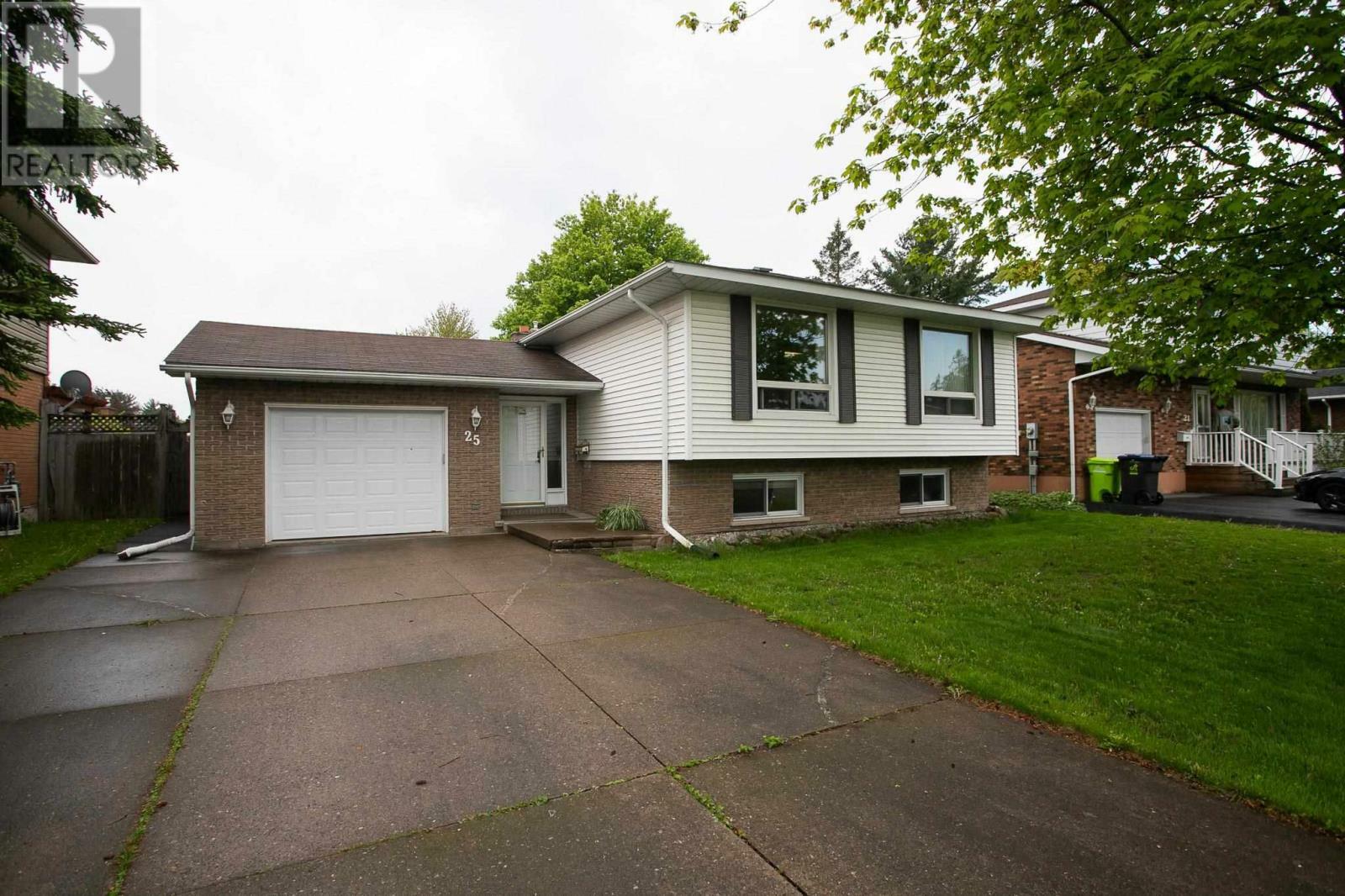 25 Healy St  Sault Ste. Marie ON P6A 6C1 photo