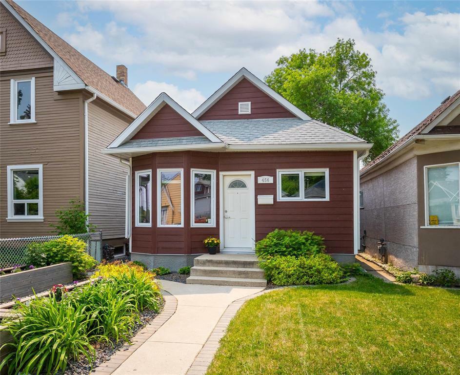 Property Photo: 456 Tweed Avenue MB R2L 0V9
