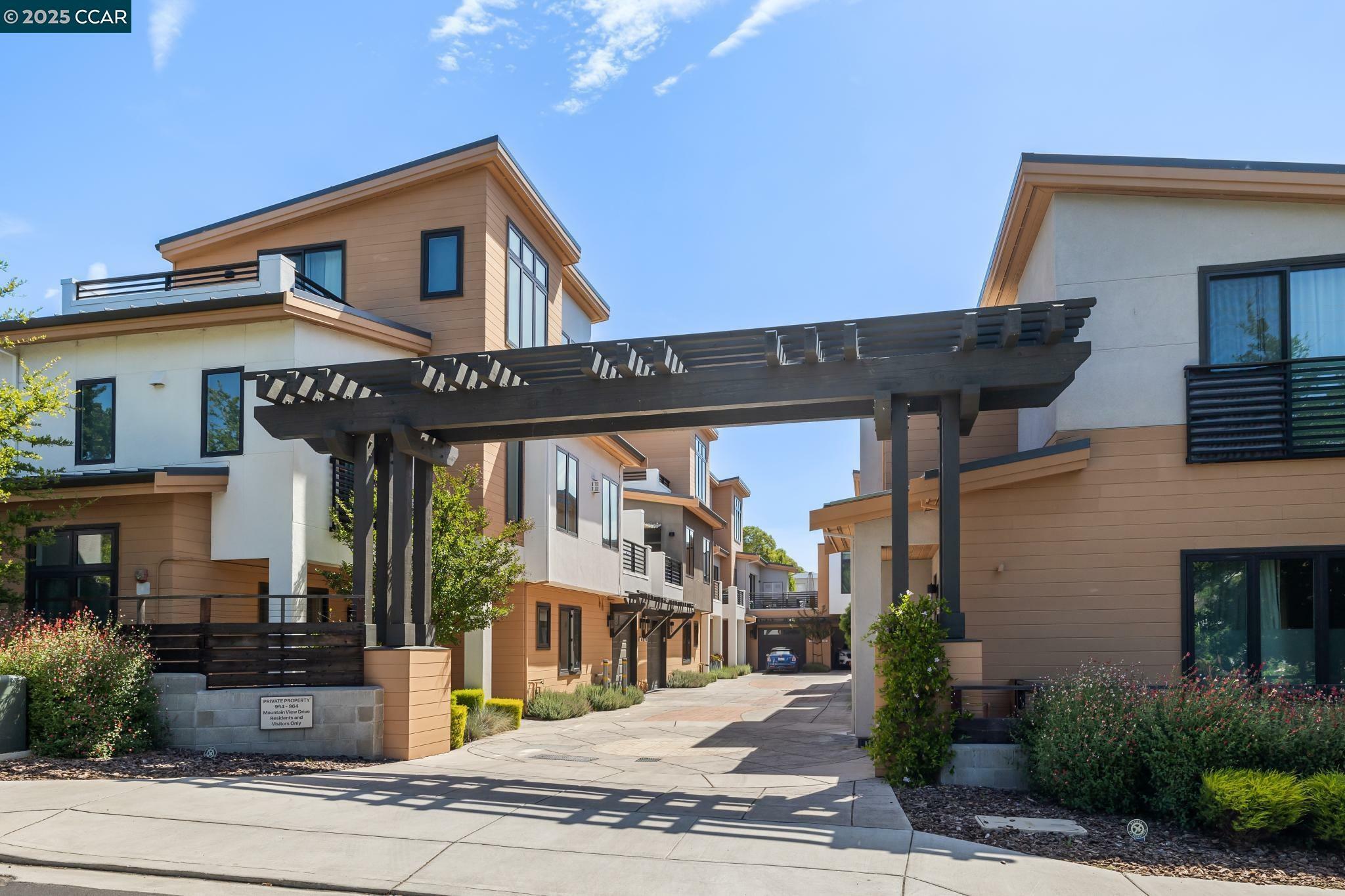 Property Photo:  962 Mountain View Dr  CA 94549 