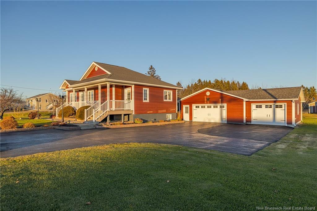 653 Rue Principale  Beresford NB E8K 3X5 photo