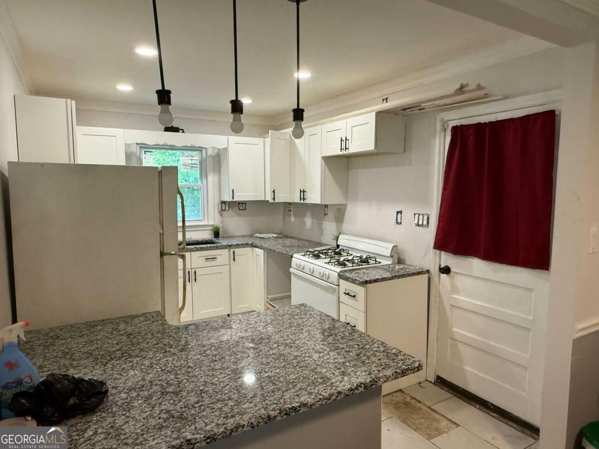 Property Photo: 186 W Lake Drive NW GA 30314